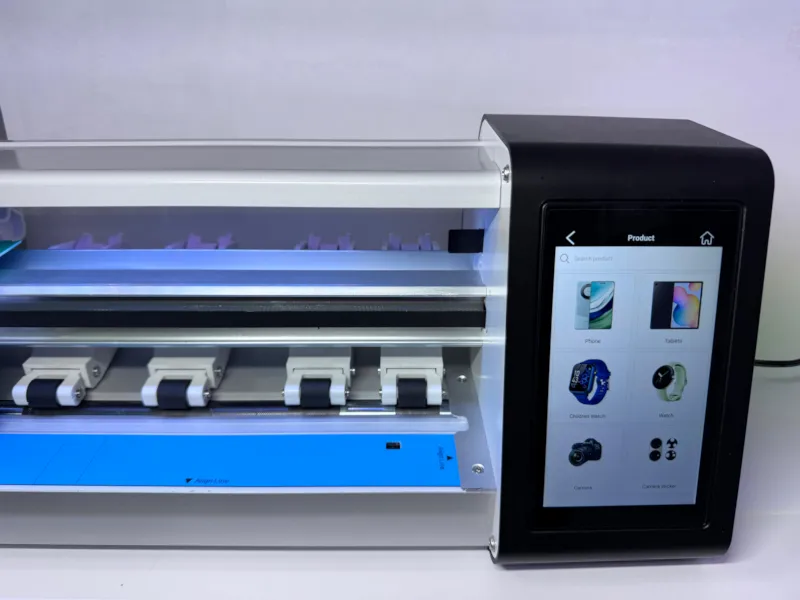 Nowoczesny ploter tnący do precyzyjnego wycinania folii hydrożelowych na smartfony i smartwatche